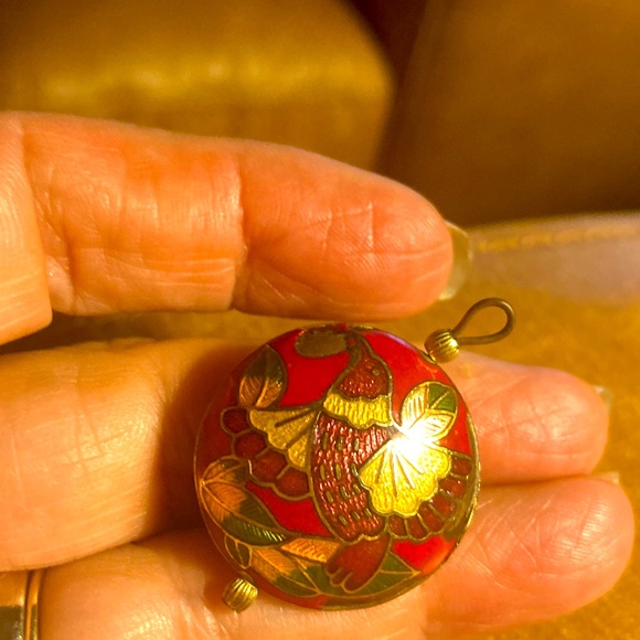 1970s three dimensional cloisonné pendant. Perfect. About the size of quarter. - Picture 6 of 9